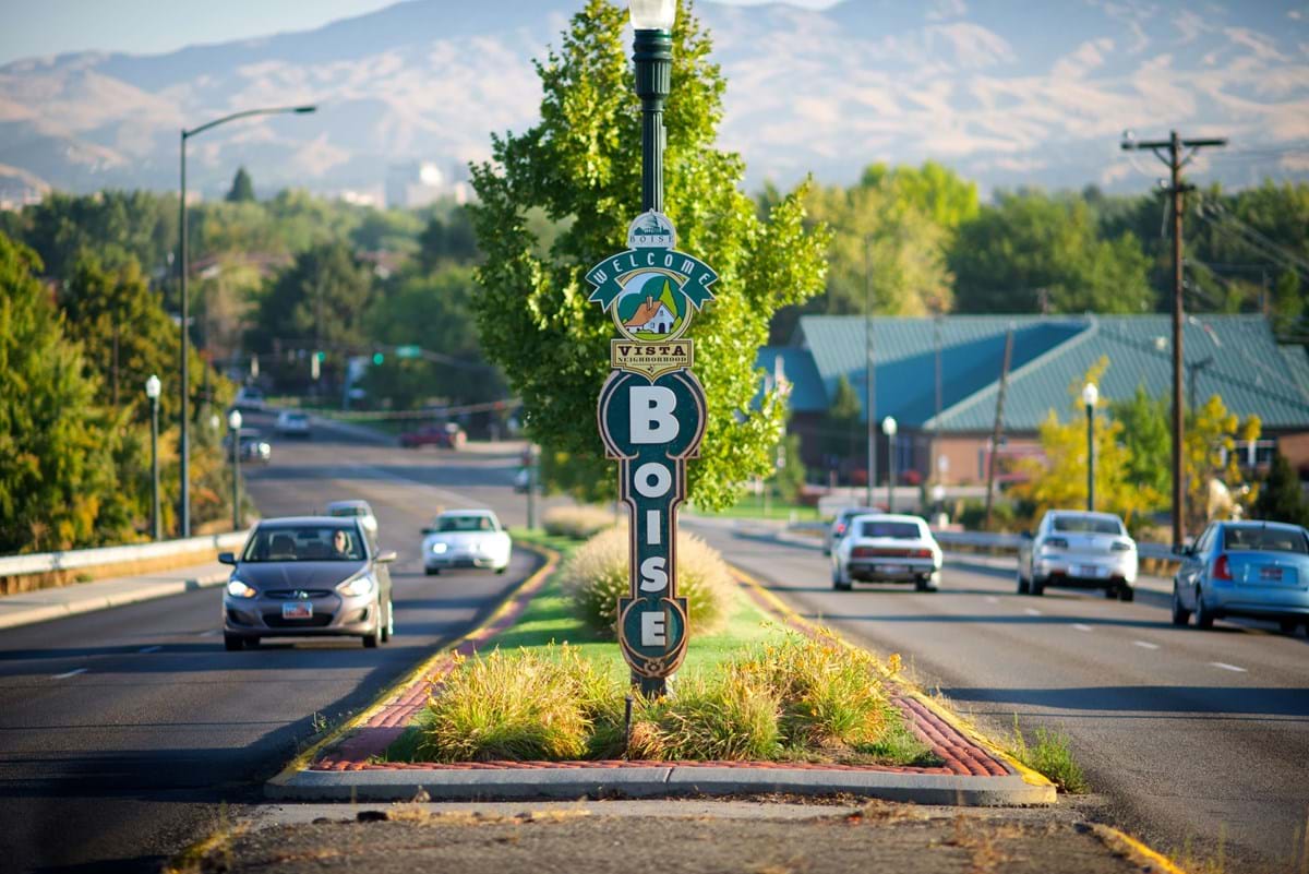 Boise sign in center island with traffic flowing each direction on Vista Avenue. 